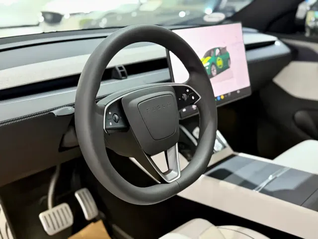 Tesla Model Y L — Фото автомобиля 6