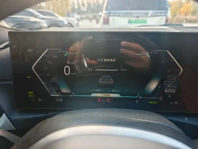 BMW i4 — Фото автомобиля 8