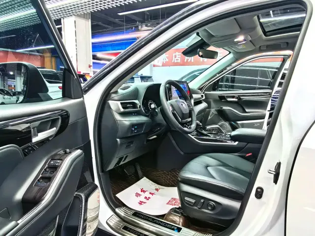 Toyota Highlander — Фото автомобиля 4