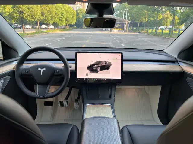 Tesla Model Y 2022 Rear-Wheel Drive Version — Фото автомобиля 8