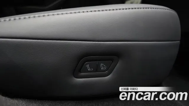 Tesla Model Y — Фото автомобиля 17