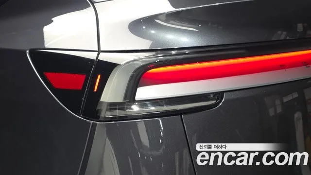 Tesla Model Y — Фото автомобиля 8