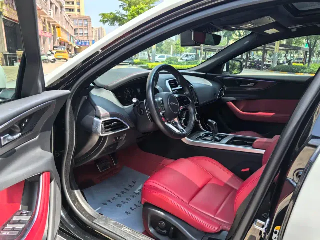 Jaguar XEL — Фото автомобиля 4