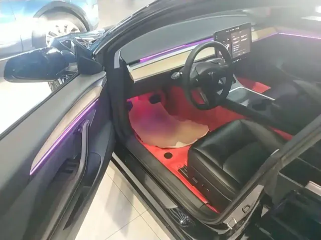 Tesla Model 3 — Фото автомобиля 15