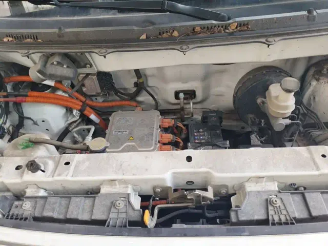 Ruichi New Energy EC75 — Фото автомобиля 10