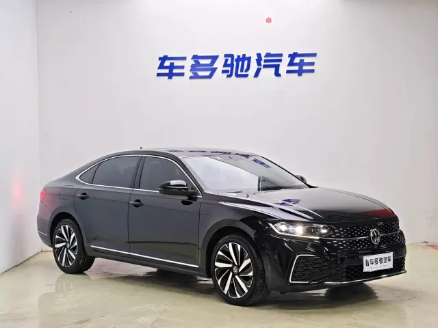 Volkswagen Passat — Фото автомобиля 3