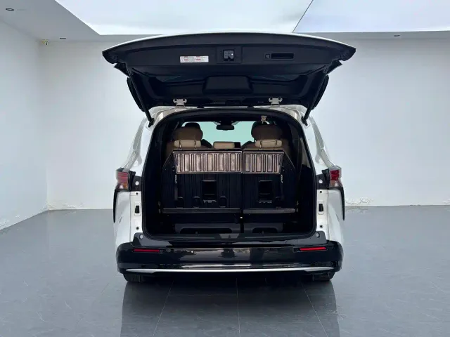 Toyota Sienna — Фото автомобиля 6