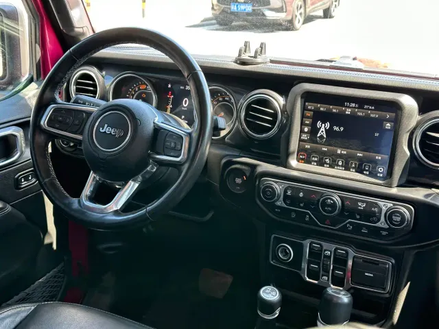 Jeep Wrangler — Фото автомобиля 12
