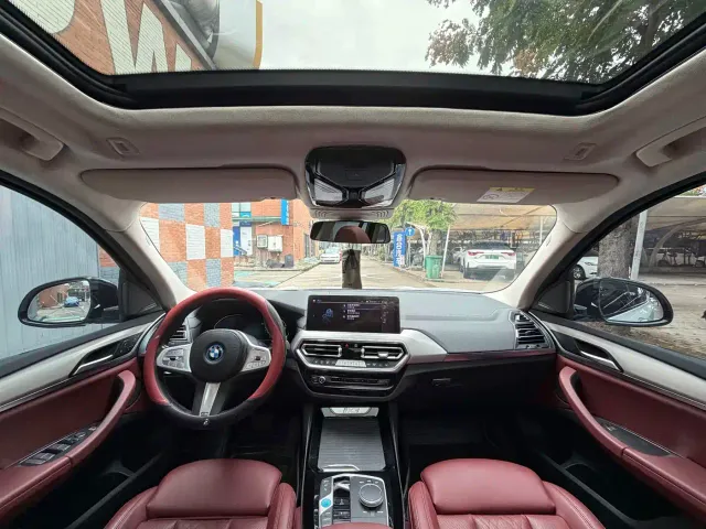 BMW iX3 — Фото автомобиля 6