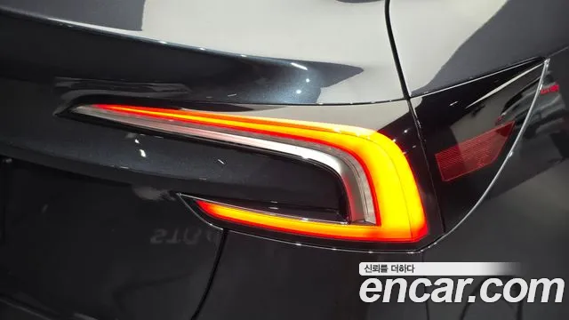 Tesla Model 3 — Фото автомобиля 8