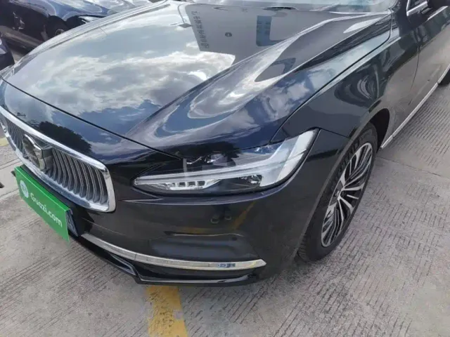 Volvo S90 — Фото автомобиля 23