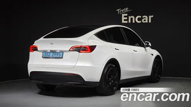 Tesla Model Y — Фото автомобиля 2