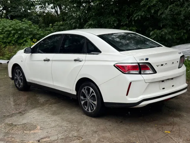 Venucia D60 EV — Фото автомобиля 4