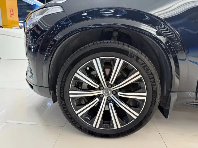 Volvo XC90 — Фото автомобиля 12