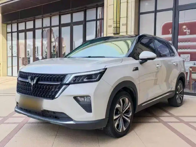 Фотография автомобиля — Wuling Asta