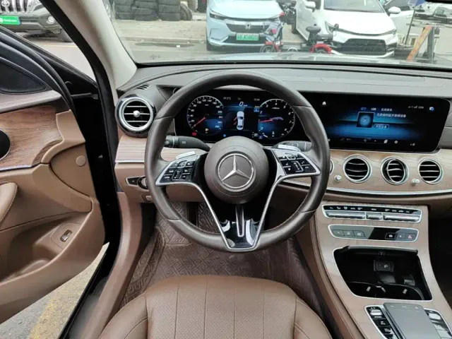 Mercedes-Benz E-Class — Фото автомобиля 10