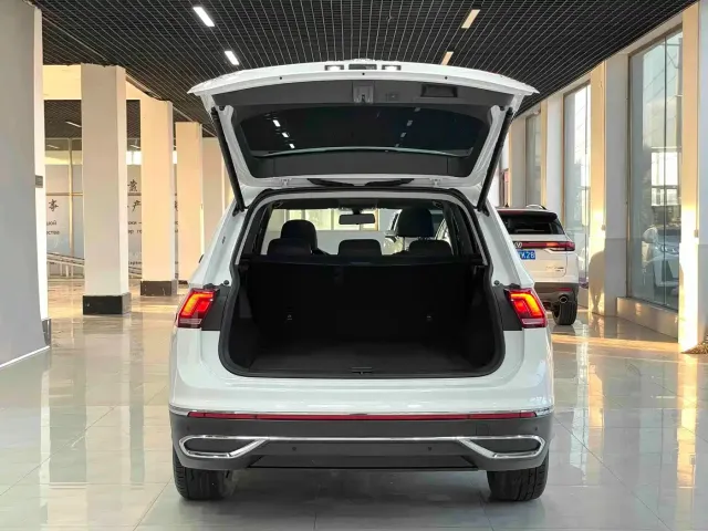 Volkswagen Tiguan L — Фото автомобиля 18