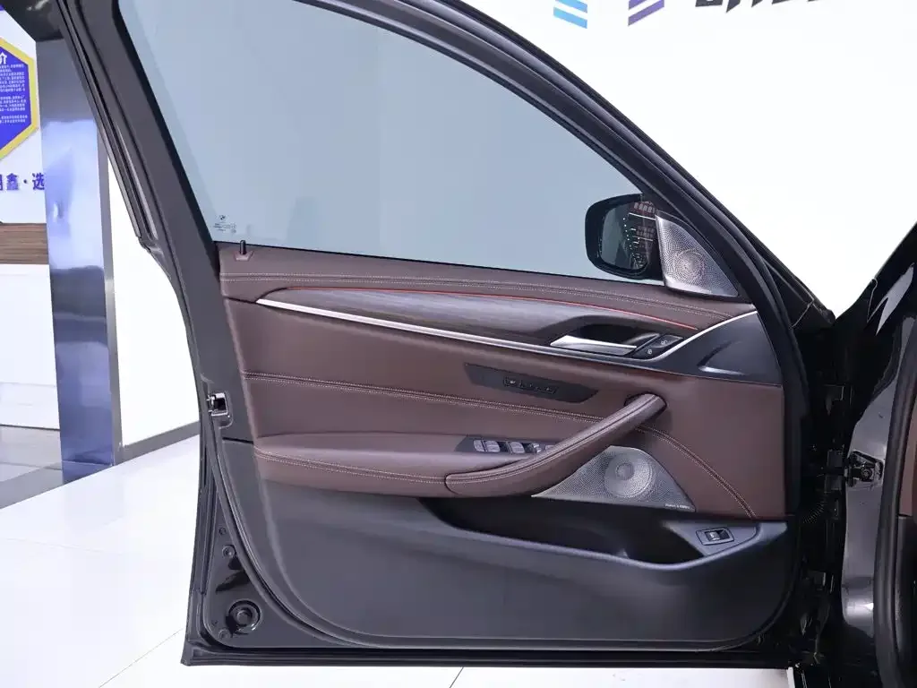 BMW BMW 5 Series 2022 Model Second Facelift 530Li Leading Luxury Package — Фото автомобиля 18
