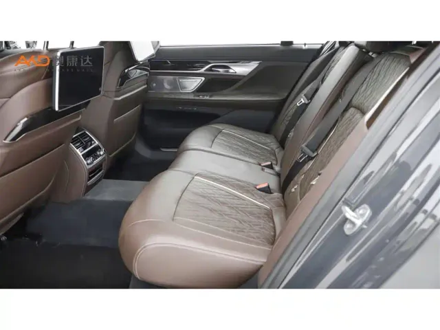 BMW 7 Series — Фото автомобиля 7