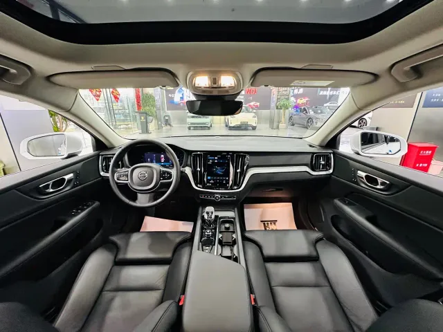 Volvo S60 — Фото автомобиля 6