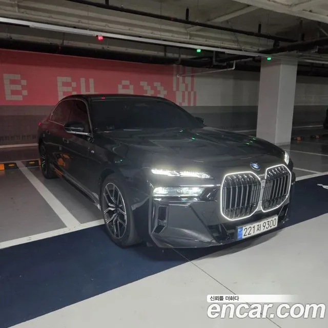 Фотография автомобиля — BMW 7 Series G70