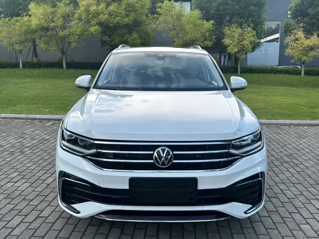 Фотография автомобиля — Volkswagen Tiguan L