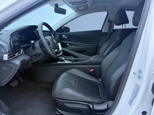 Hyundai Elantra — Фото автомобиля 13