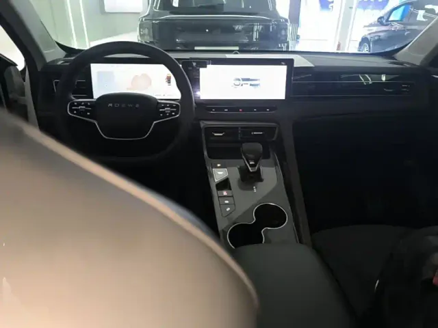 Roewe D5X DMH — Фото автомобиля 9
