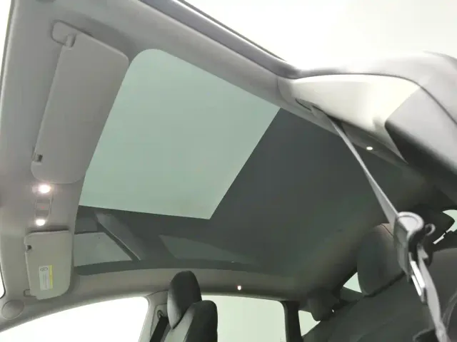 Tesla Model Y — Фото автомобиля 14