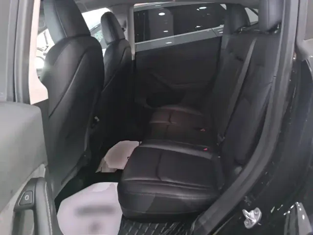 Tesla Model Y — Фото автомобиля 16