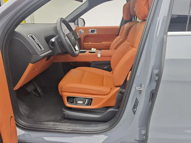 Li Auto L8 — Фото автомобиля 6