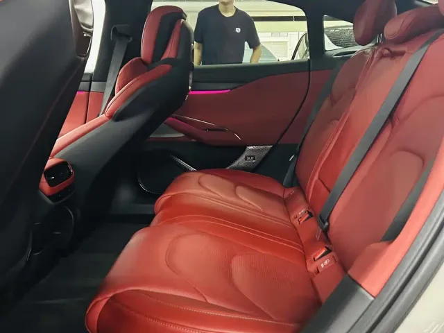 Xiaomi SU7 — Фото автомобиля 8