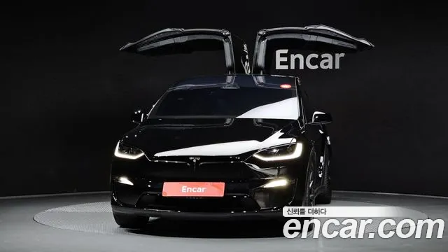 Tesla Model X — Фото автомобиля 3