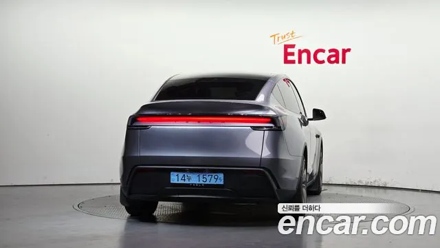 Tesla Model Y — Фото автомобиля 4