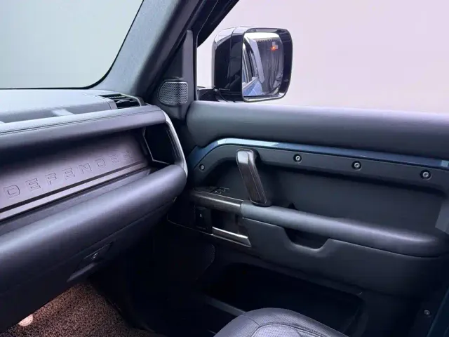 Land Rover Defender — Фото автомобиля 24