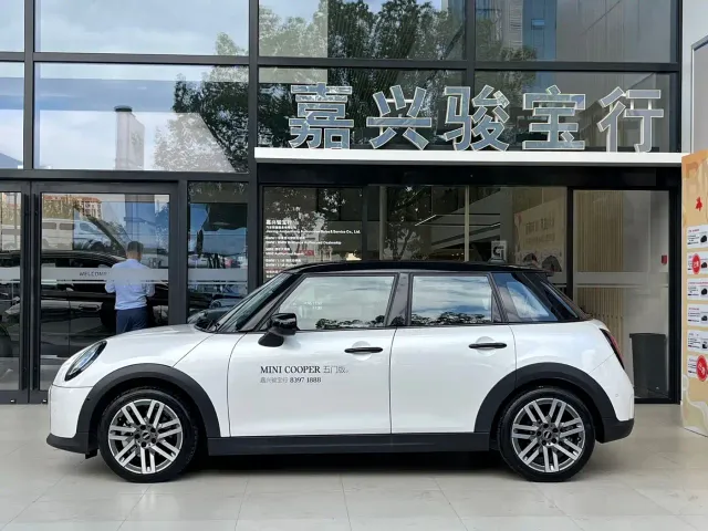 MINI Hatch — Фото автомобиля 3