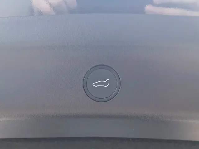 Tesla Model Y — Фото автомобиля 14