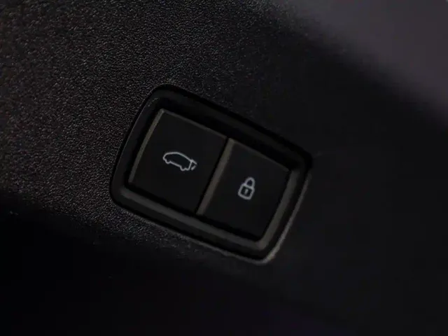 Li Auto MEGA — Фото автомобиля 3