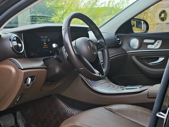 Mercedes-Benz E-Class — Фото автомобиля 4