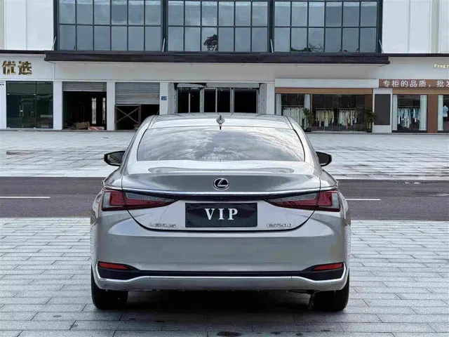Lexus ES — Фото автомобиля 8