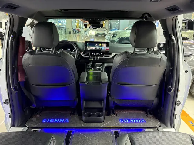Toyota Sienna — Фото автомобиля 19