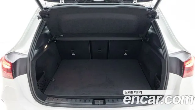 Mercedes-Benz EQA — Фото автомобиля 11