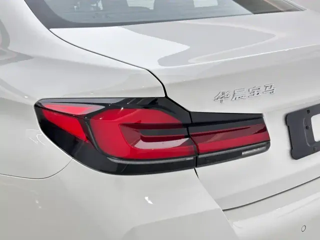 BMW 5 Series — Фото автомобиля 19
