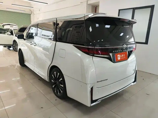 Toyota Vellfire — Фото автомобиля 3