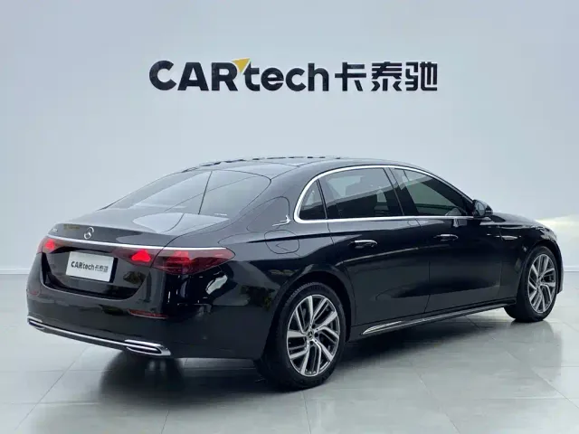 Mercedes-Benz E-Class — Фото автомобиля 3