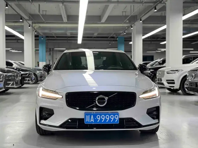 Volvo S60 — Фото автомобиля 2