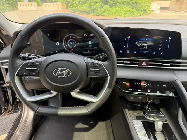 Hyundai Elantra — Фото автомобиля 9