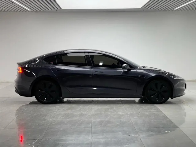 Tesla Model 3 — Фото автомобиля 8