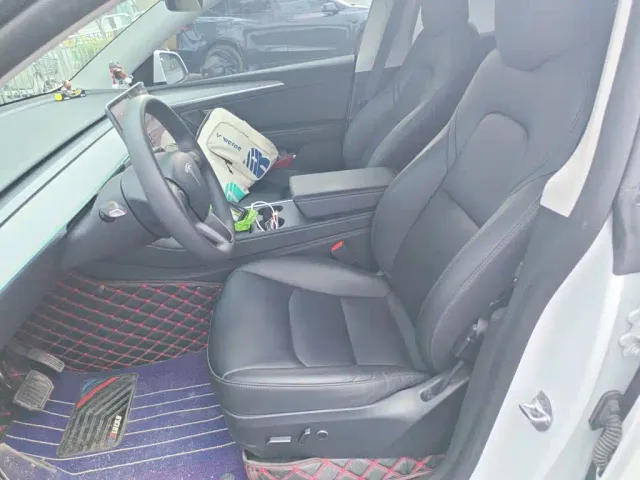 Tesla Model Y — Фото автомобиля 16
