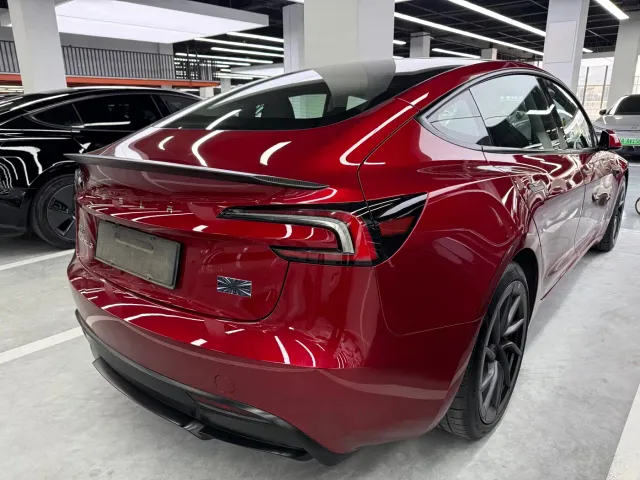 Tesla Model 3 — Фото автомобиля 12